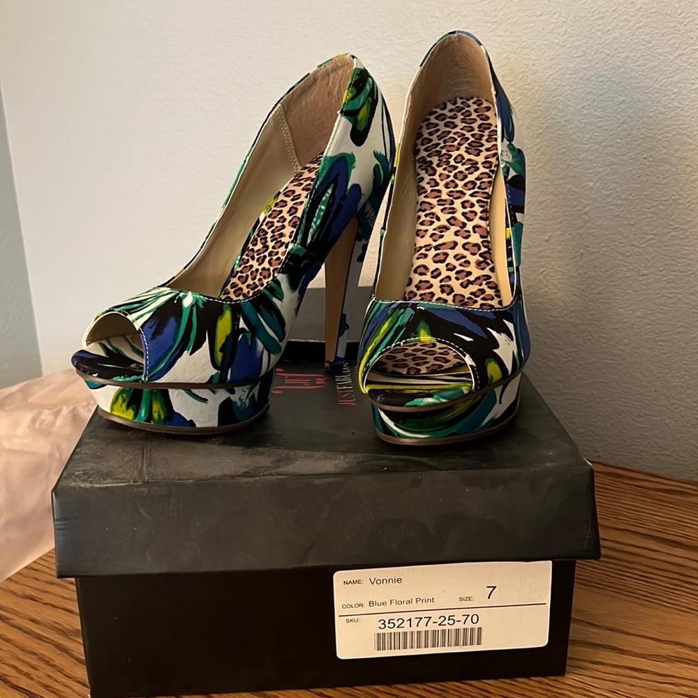 Dress shoe - Picture 1 of 4